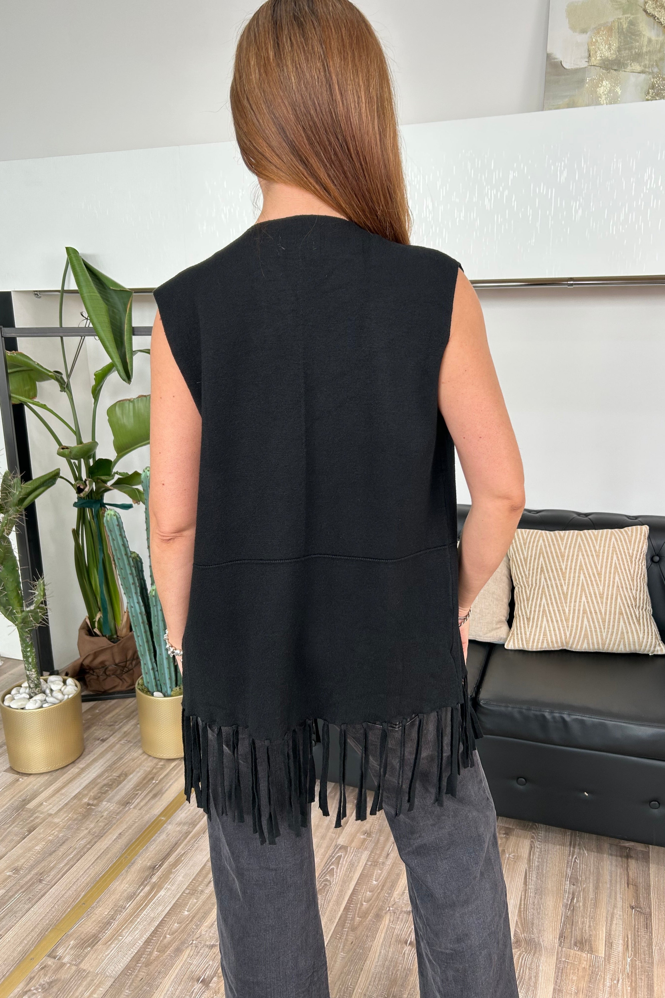 GILET  AMALIA CON FRANGE COL. NERO