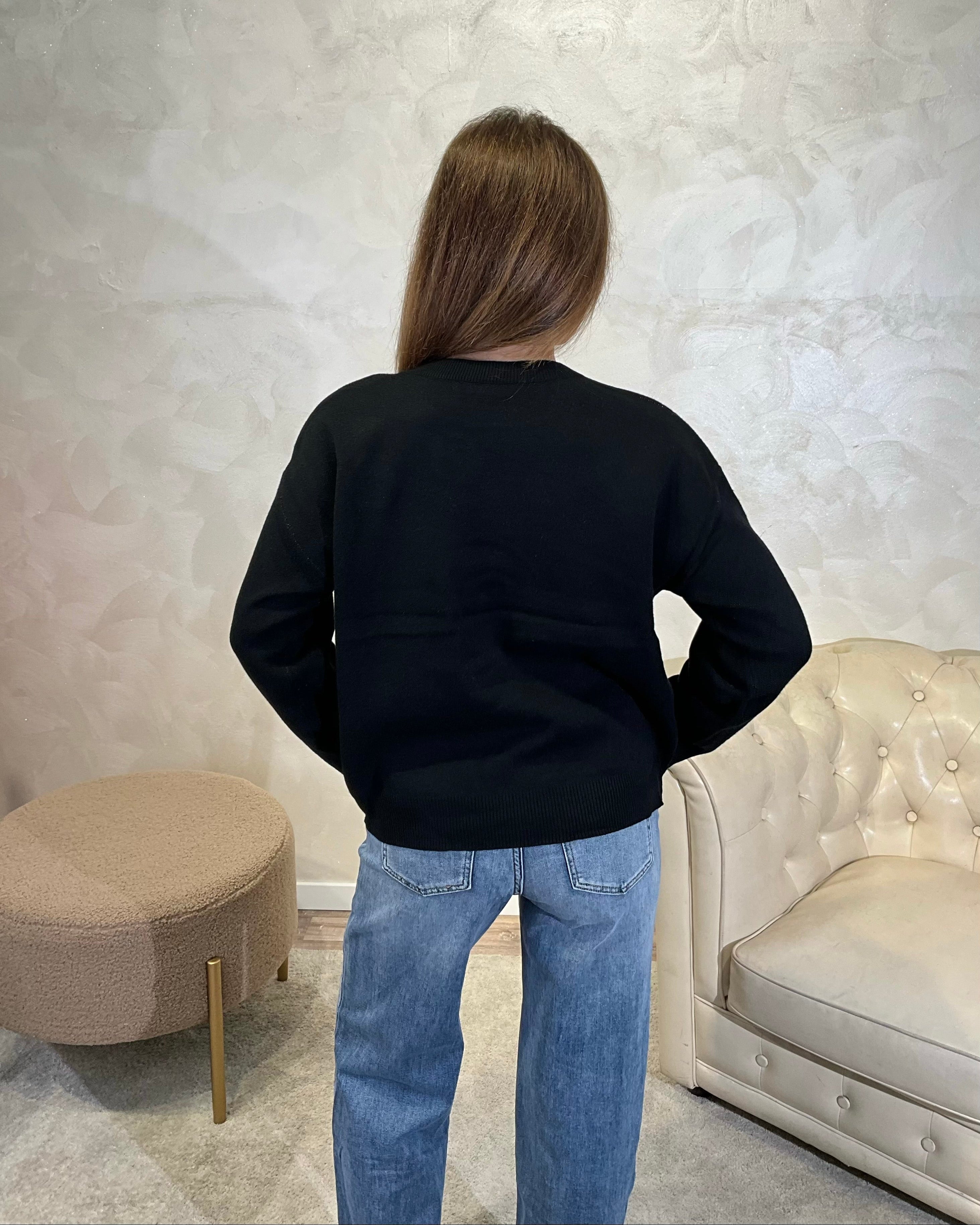 MAGLIA CON RICAMO FLOREALE COL. NERO