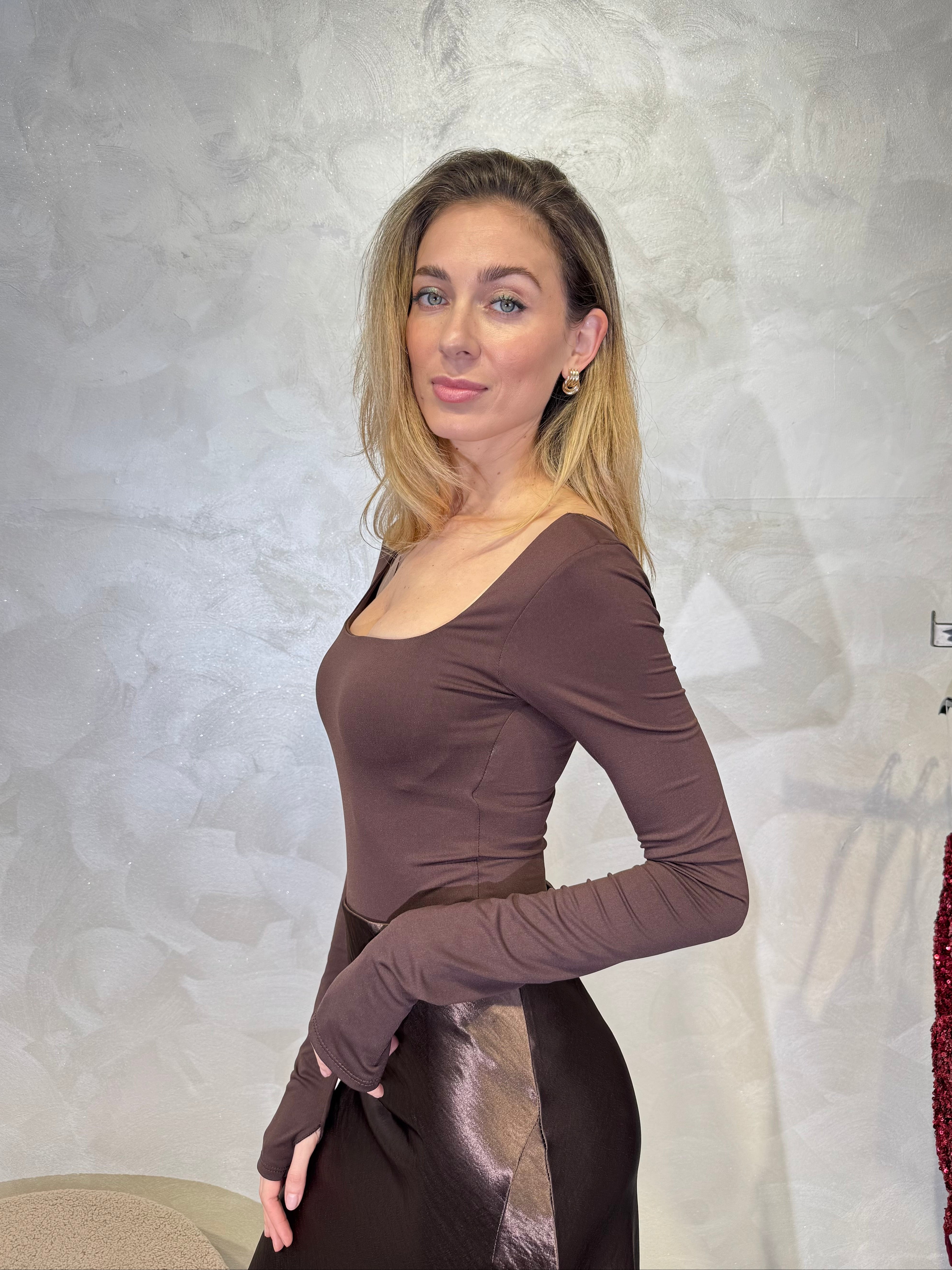 BODY MANICA LUNGA SCOLLO QUADRATO COL. MORO