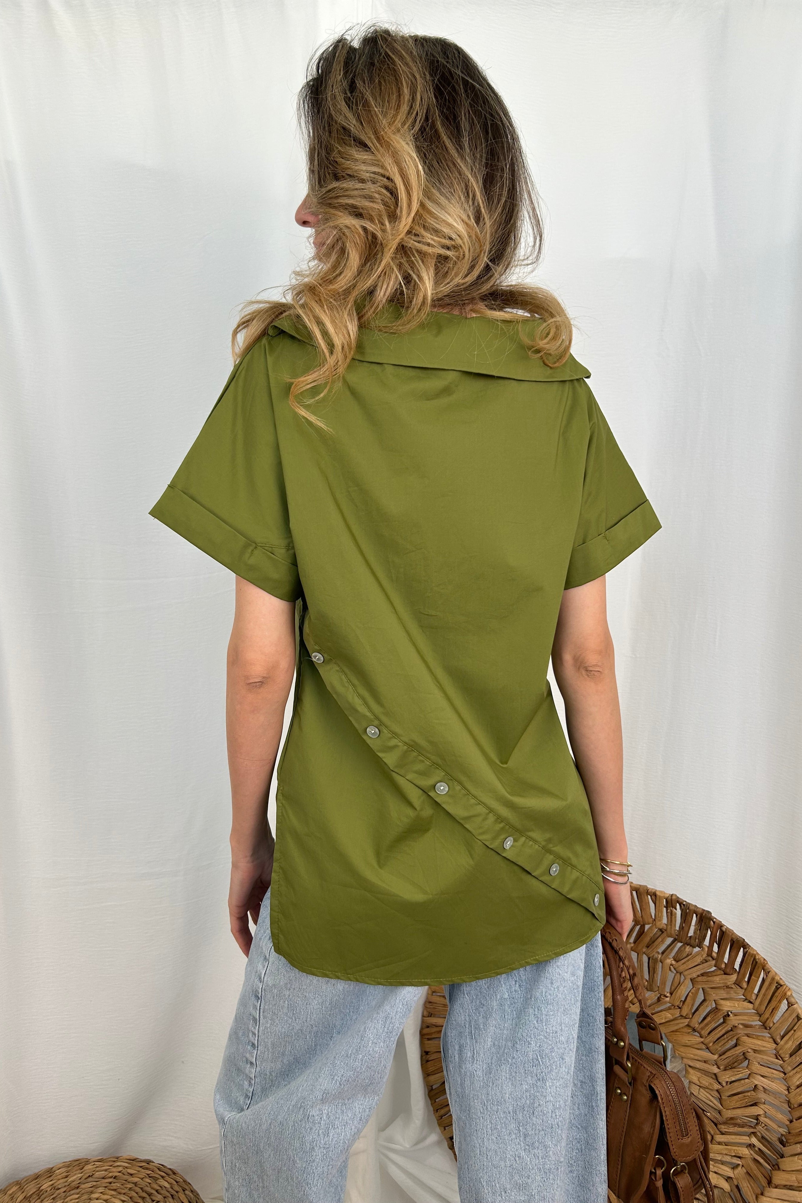 CAMICIA BLUSA COLLO A BARCA CON ABBOTTONATURA DIETRO COL. VERDE OLIVA