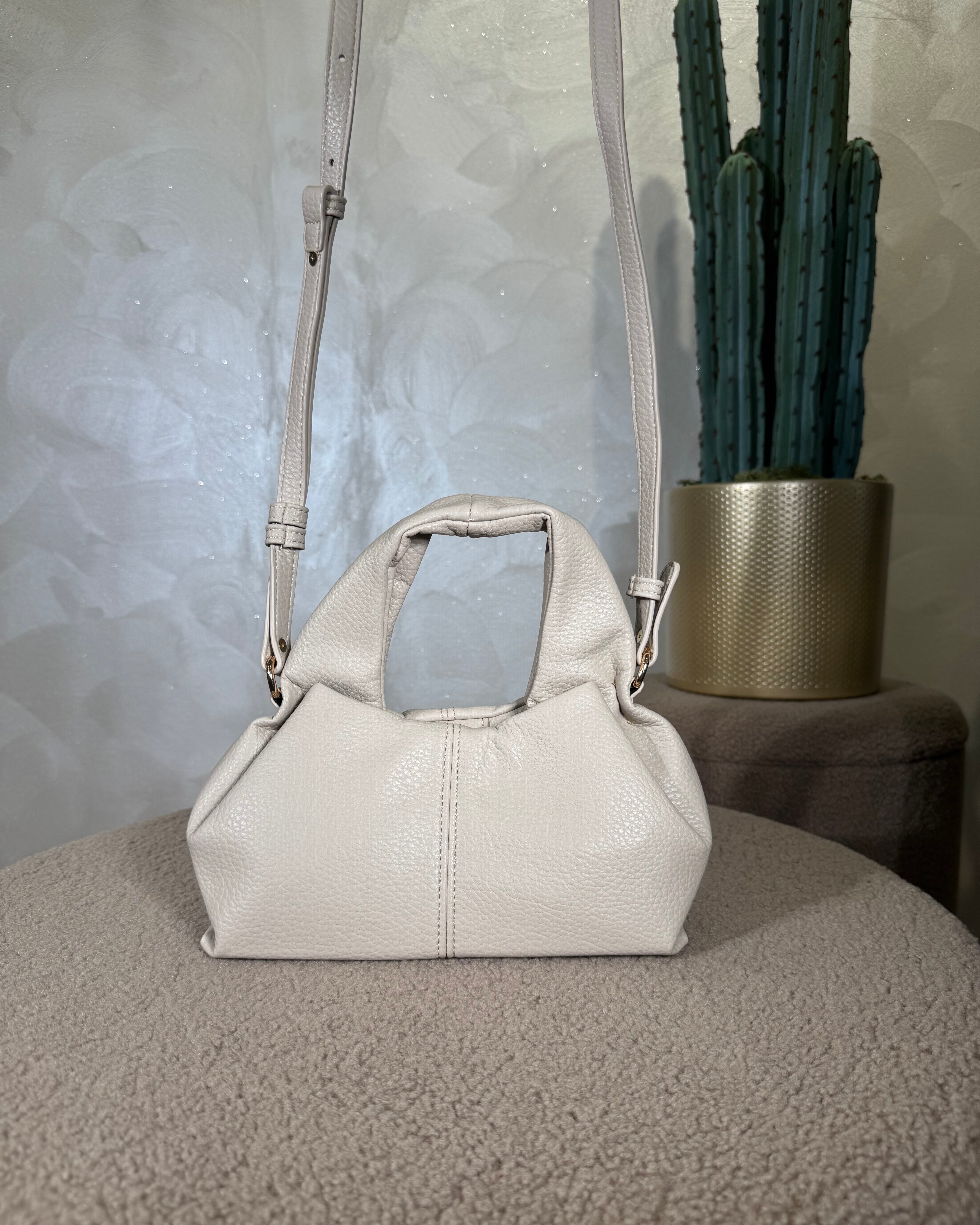 BORSA STRUTTURATA IN ECOPELLE CON DETTAGLI DORATI COL.CAMEL