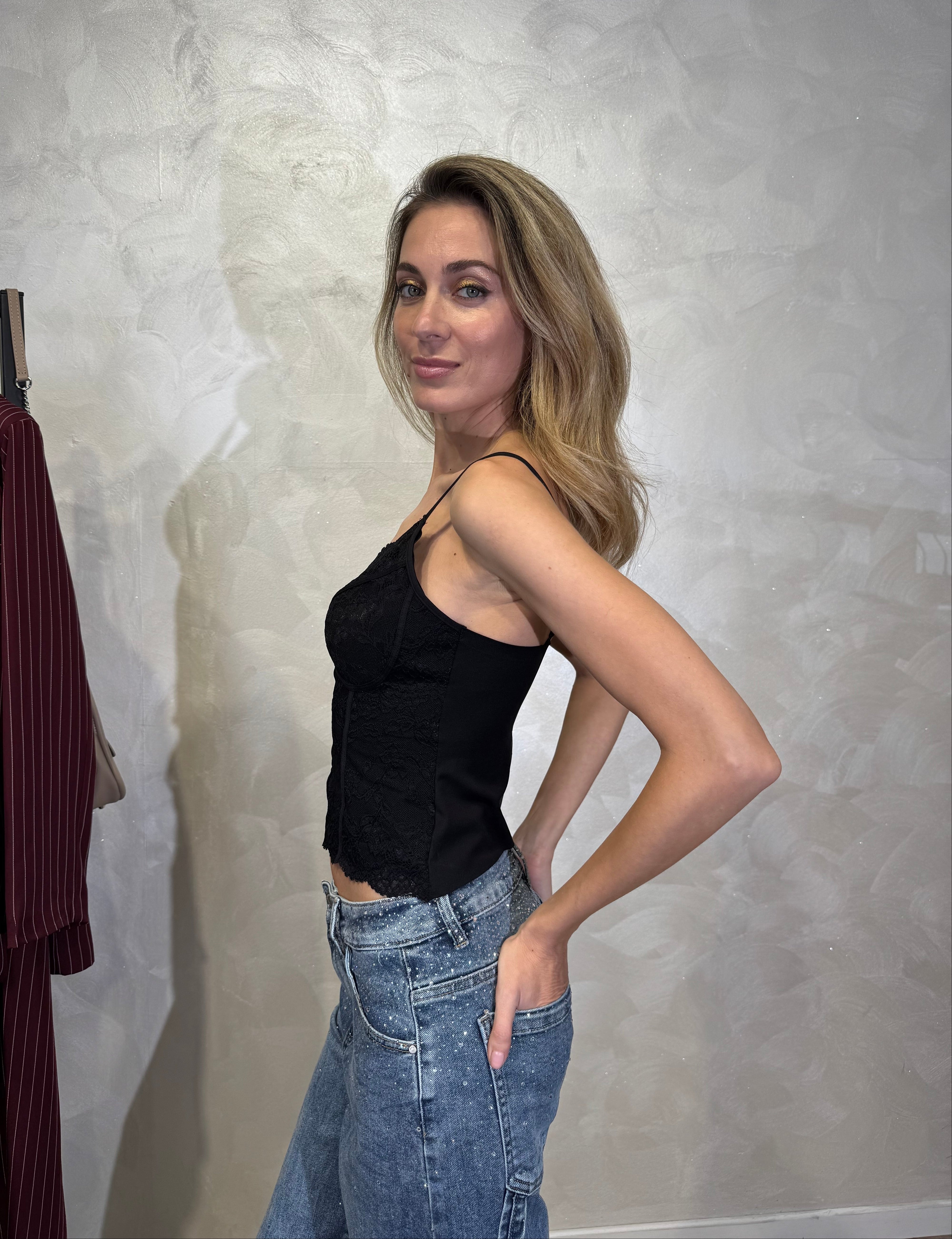 TOP IN PIZZO FLOREALE COL. NERO