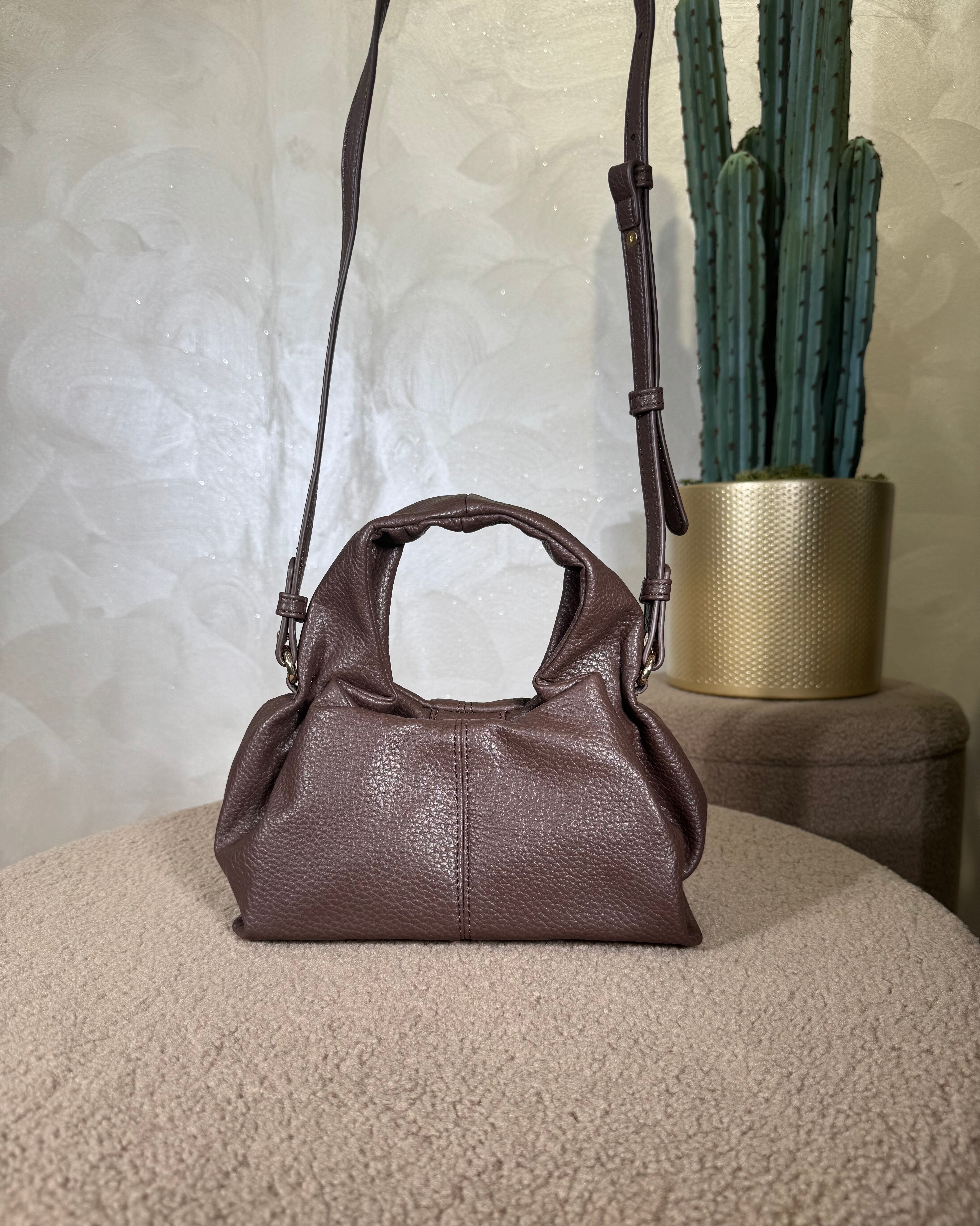 BORSA STRUTTURATA IN ECOPELLE CON DETTAGLI DORATI COL.MORO