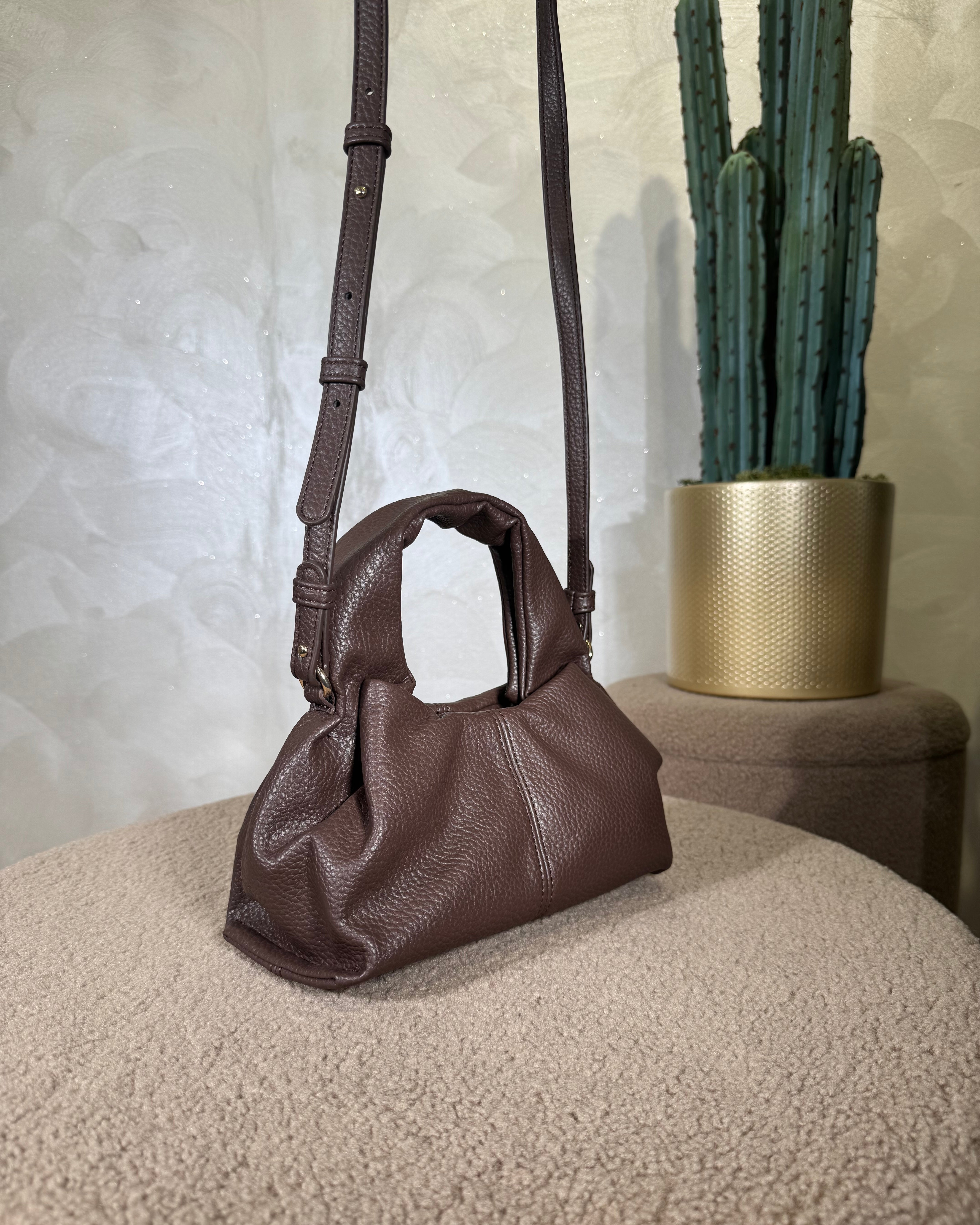 BORSA STRUTTURATA IN ECOPELLE CON DETTAGLI DORATI COL.MORO