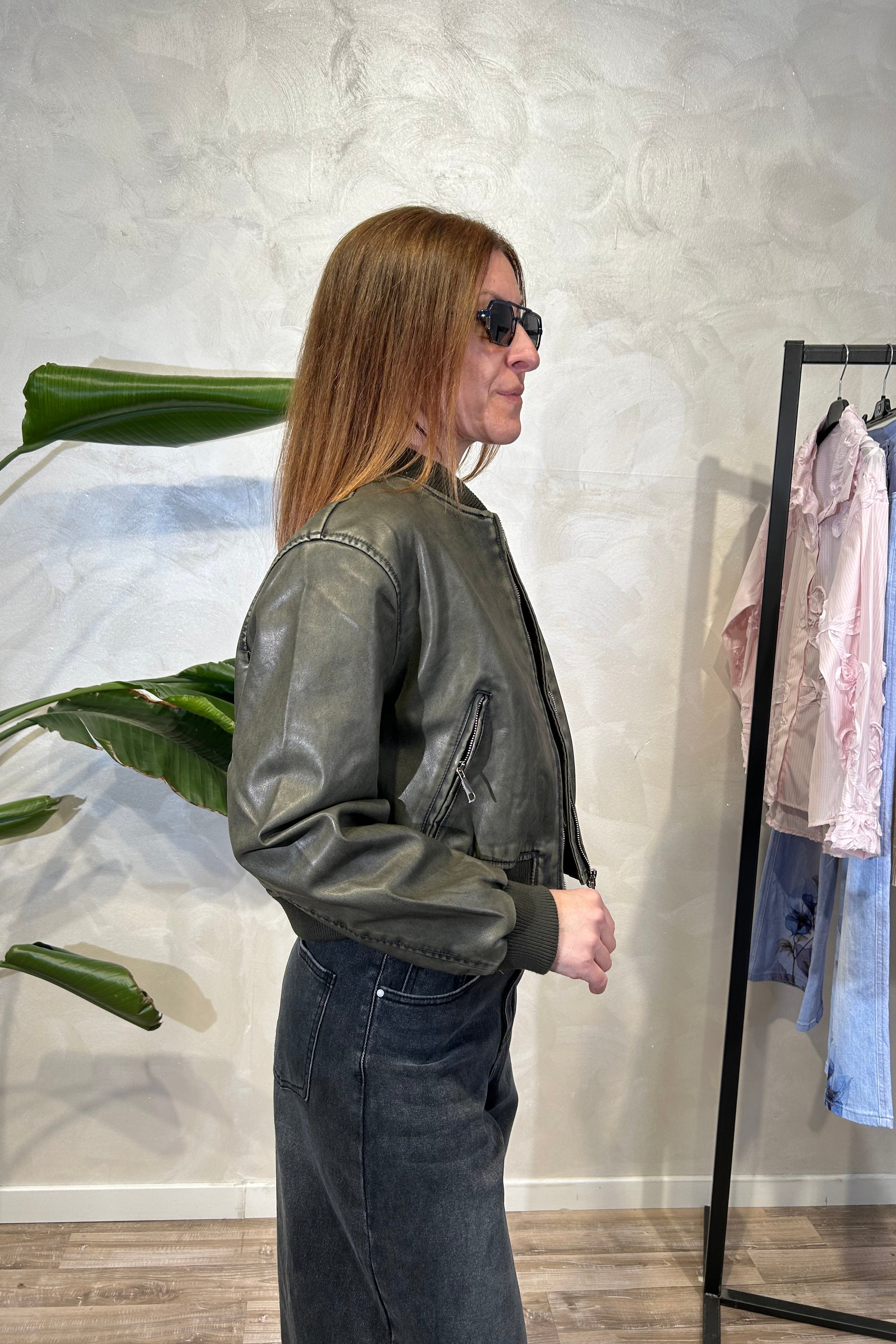 BOMBER CON ZIP COL. VERDE