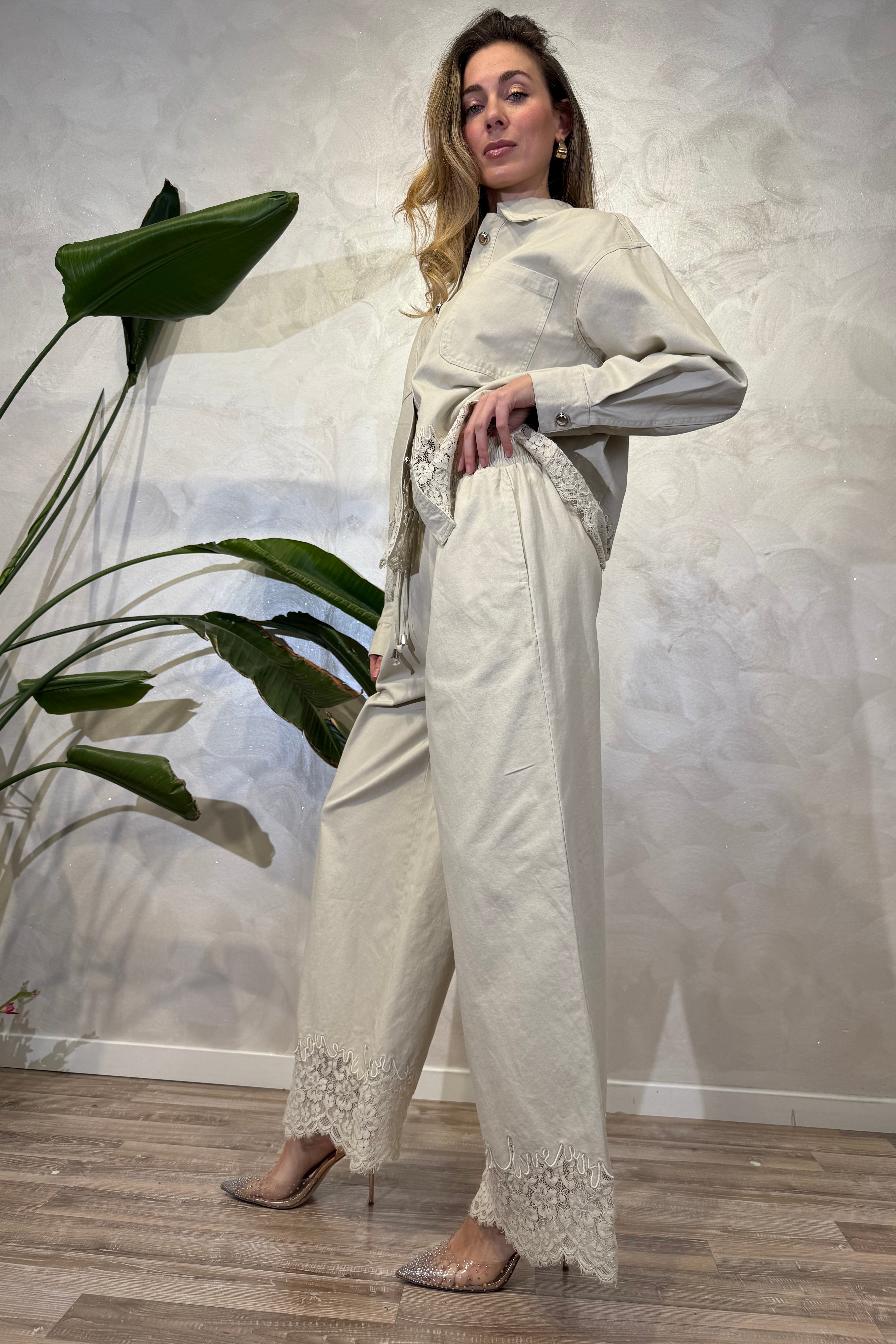 PANTALONE CON DETTAGLIO IN PIZZO COL. AVORIO