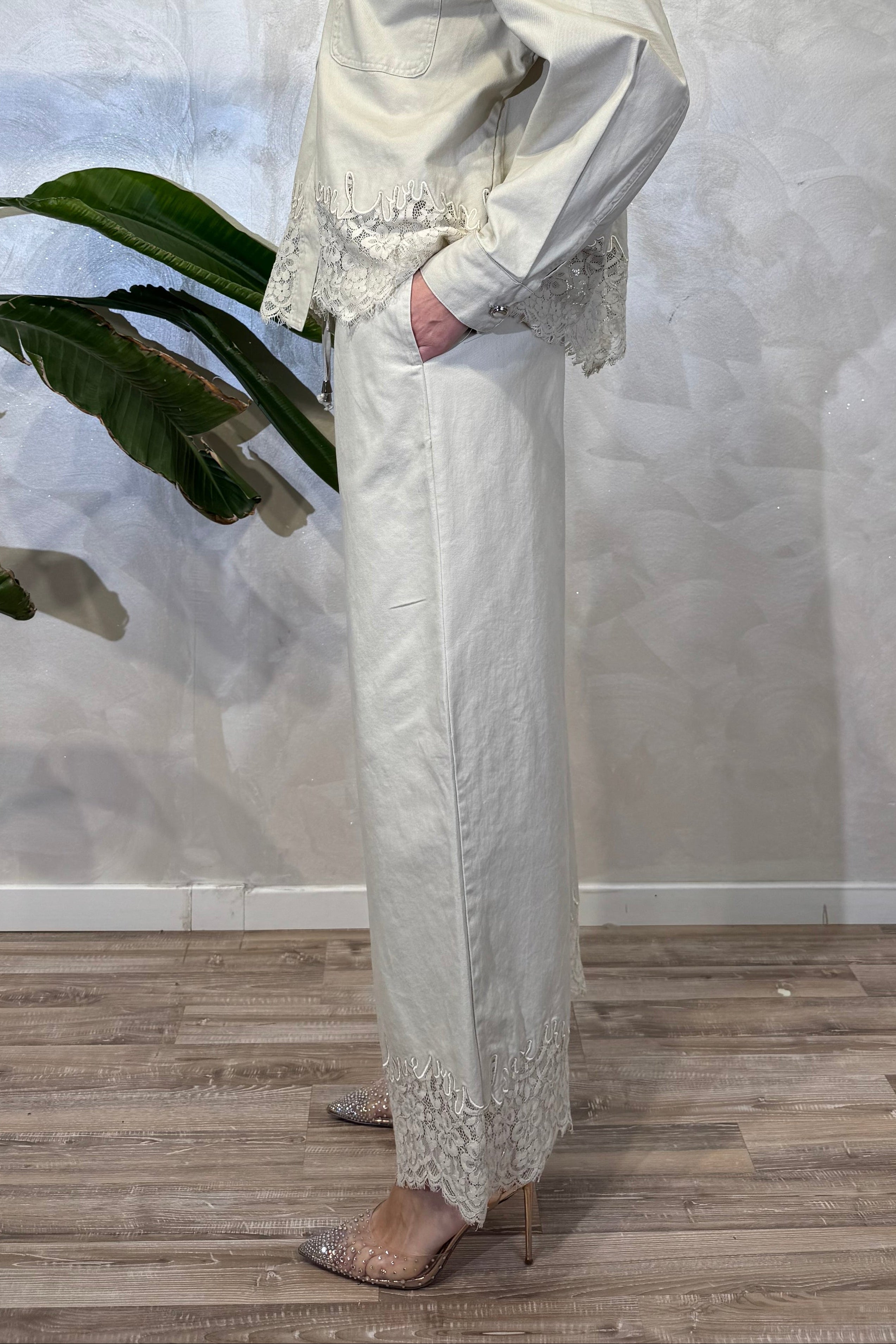PANTALONE CON DETTAGLIO IN PIZZO COL. AVORIO