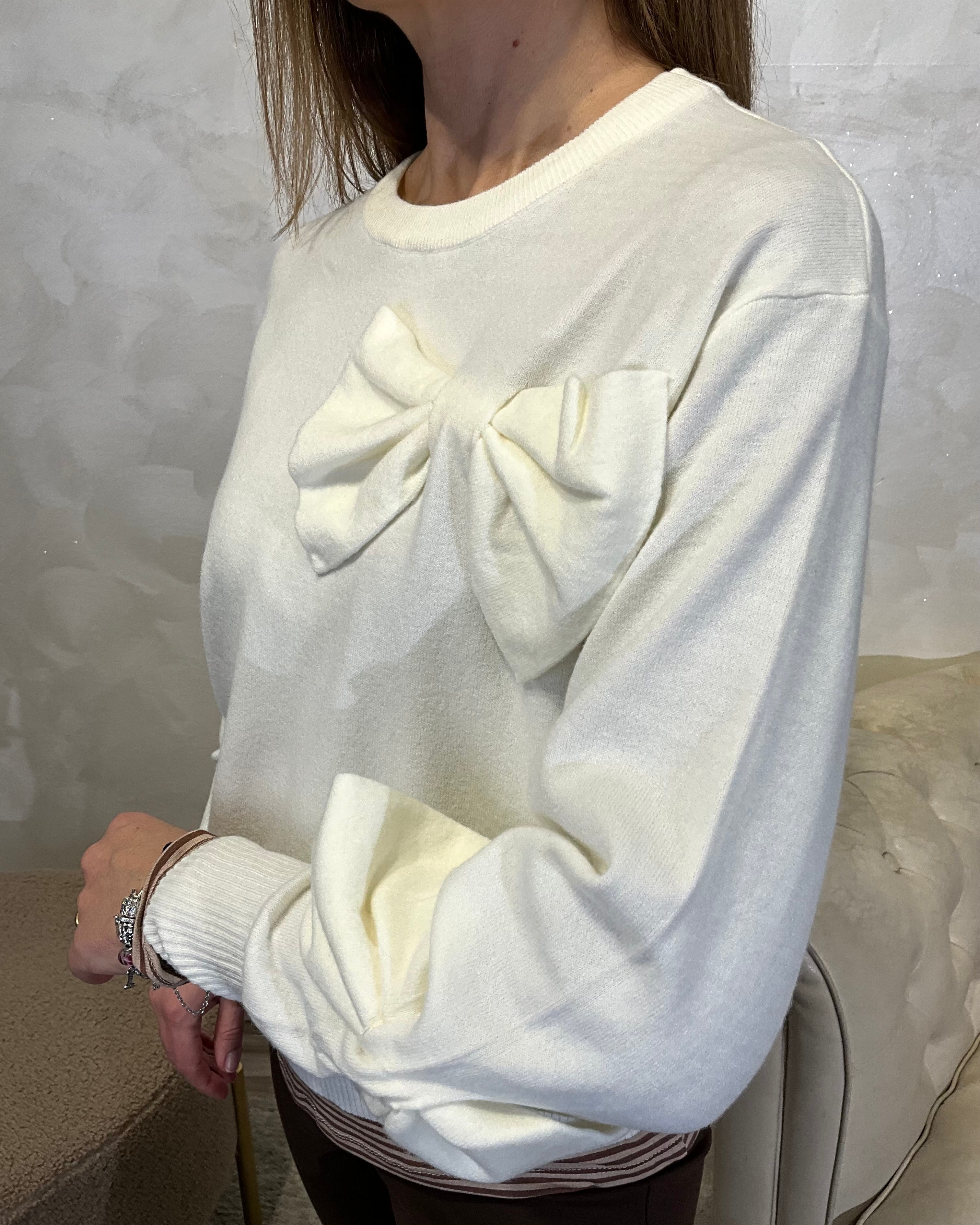 MAGLIA CON MAXI FIOCCO DECORATIVO COL. PANNA