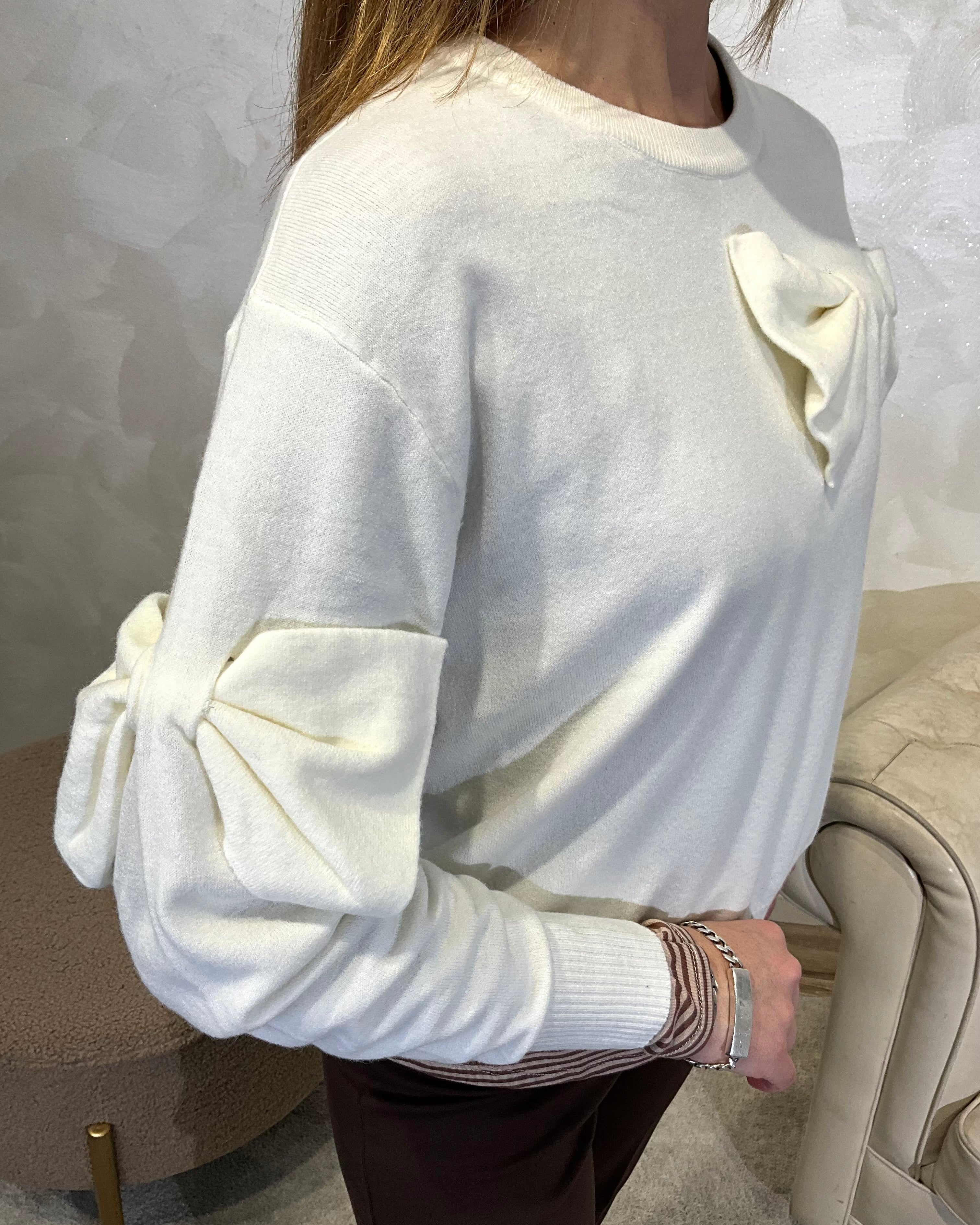 MAGLIA CON MAXI FIOCCO DECORATIVO COL. PANNA