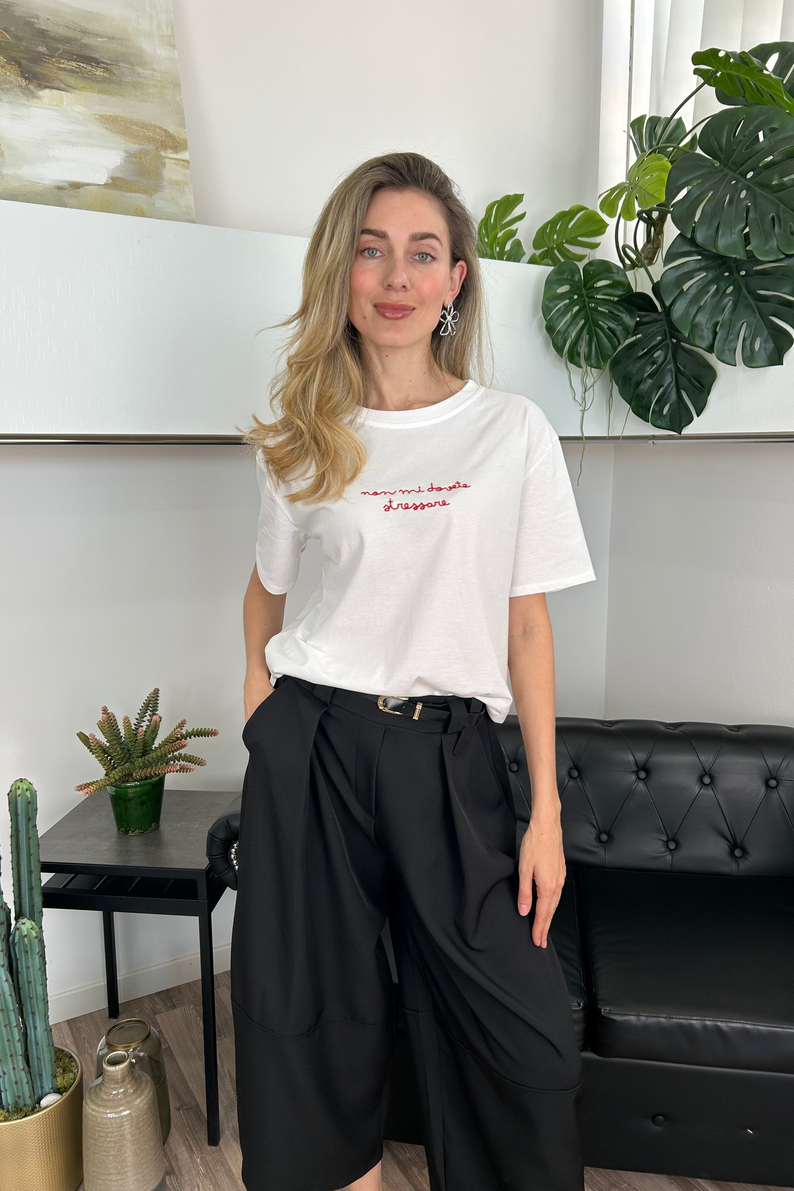 T‑SHIRT COTONE 100% CON SCRITTA ROSSA “NON MI DOVETE STRESSARE"