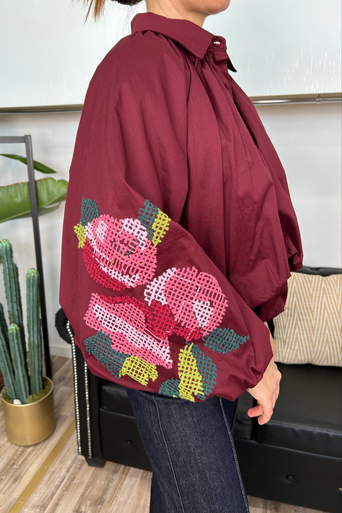 CAMICIA MANICA RAGLAN CON FONDO EFFETTO BALLOON CON RICAMI FLOREALI COL. INDIA