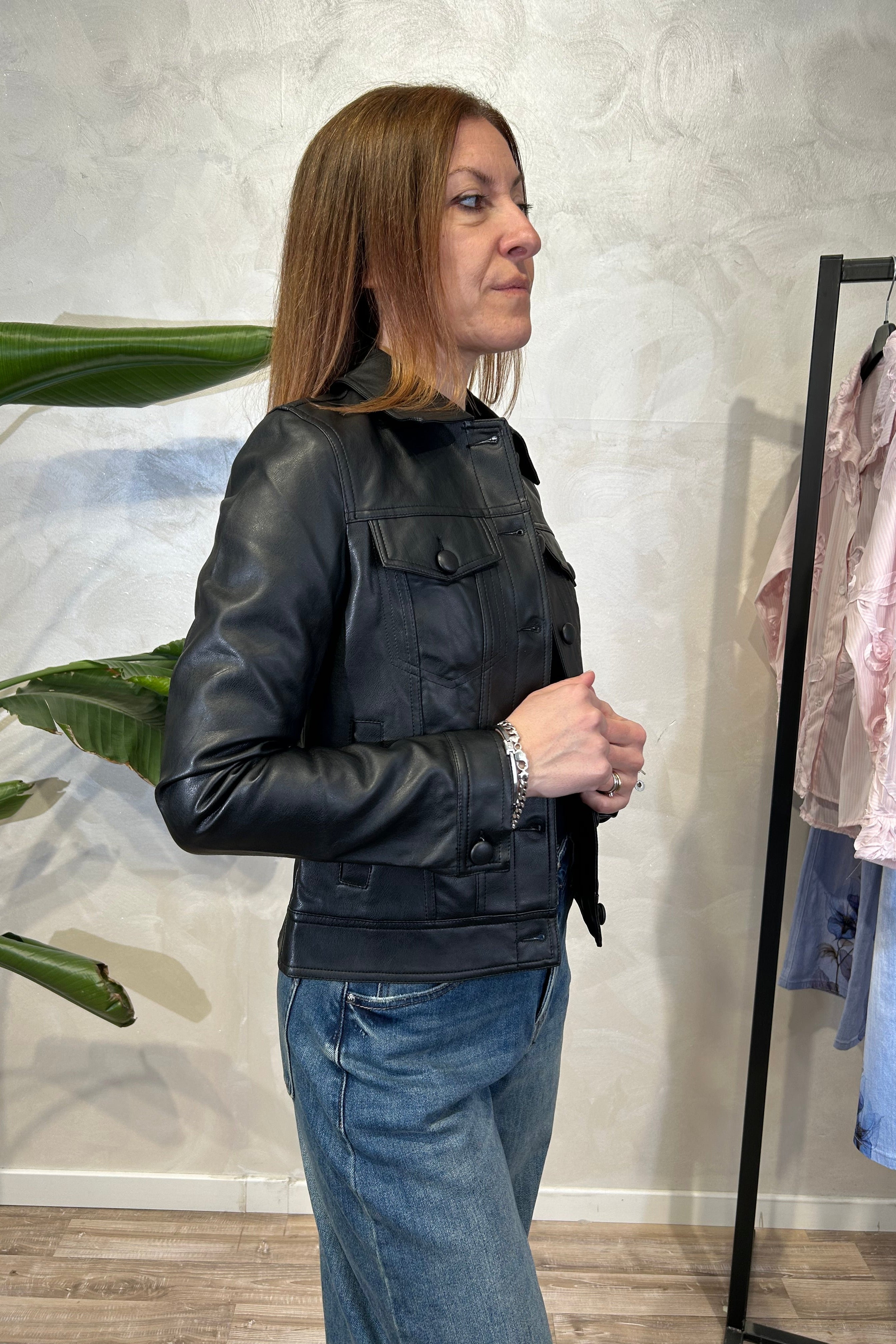 GIACCA IN ECO-PELLE CON TASCHE COL. NERO