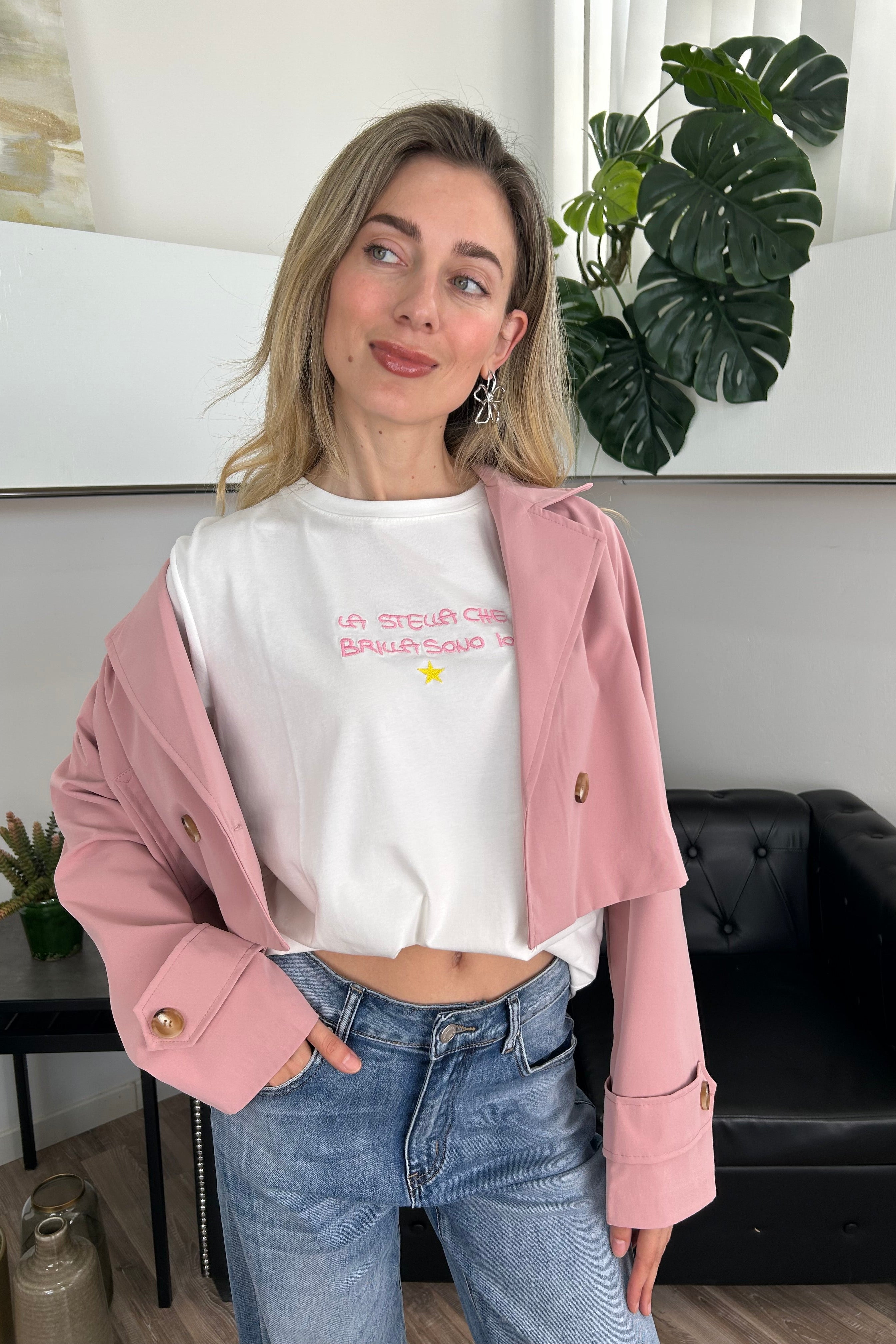T-SHIRT CON SCRITTA “LA STELLA CHE BRILLA SONO IO” COL ROSA