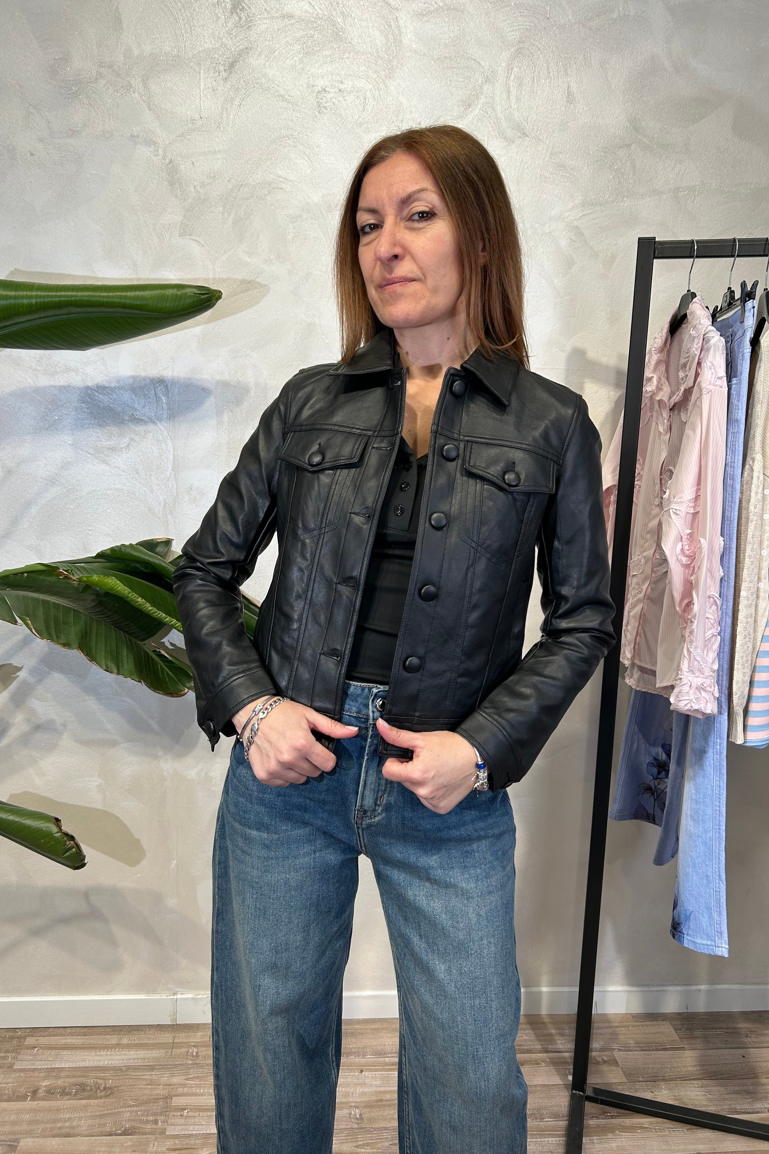 GIACCA IN ECO-PELLE CON TASCHE COL. NERO