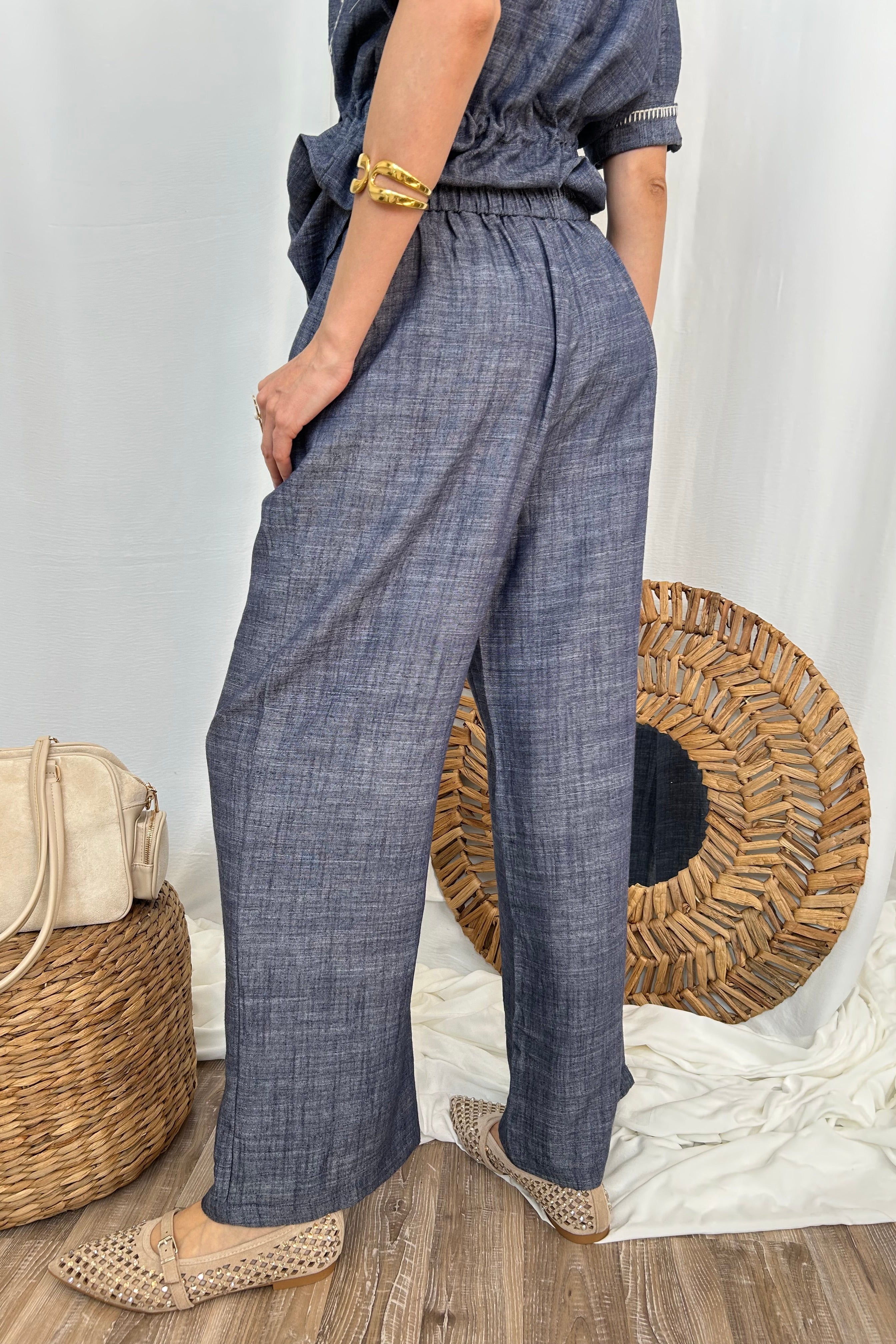 PANTALONE VITA ALTA GAMBA AMPIA CON DETTAGLIO RICAMO PUNTO CAVALLO COL.AZZURRO