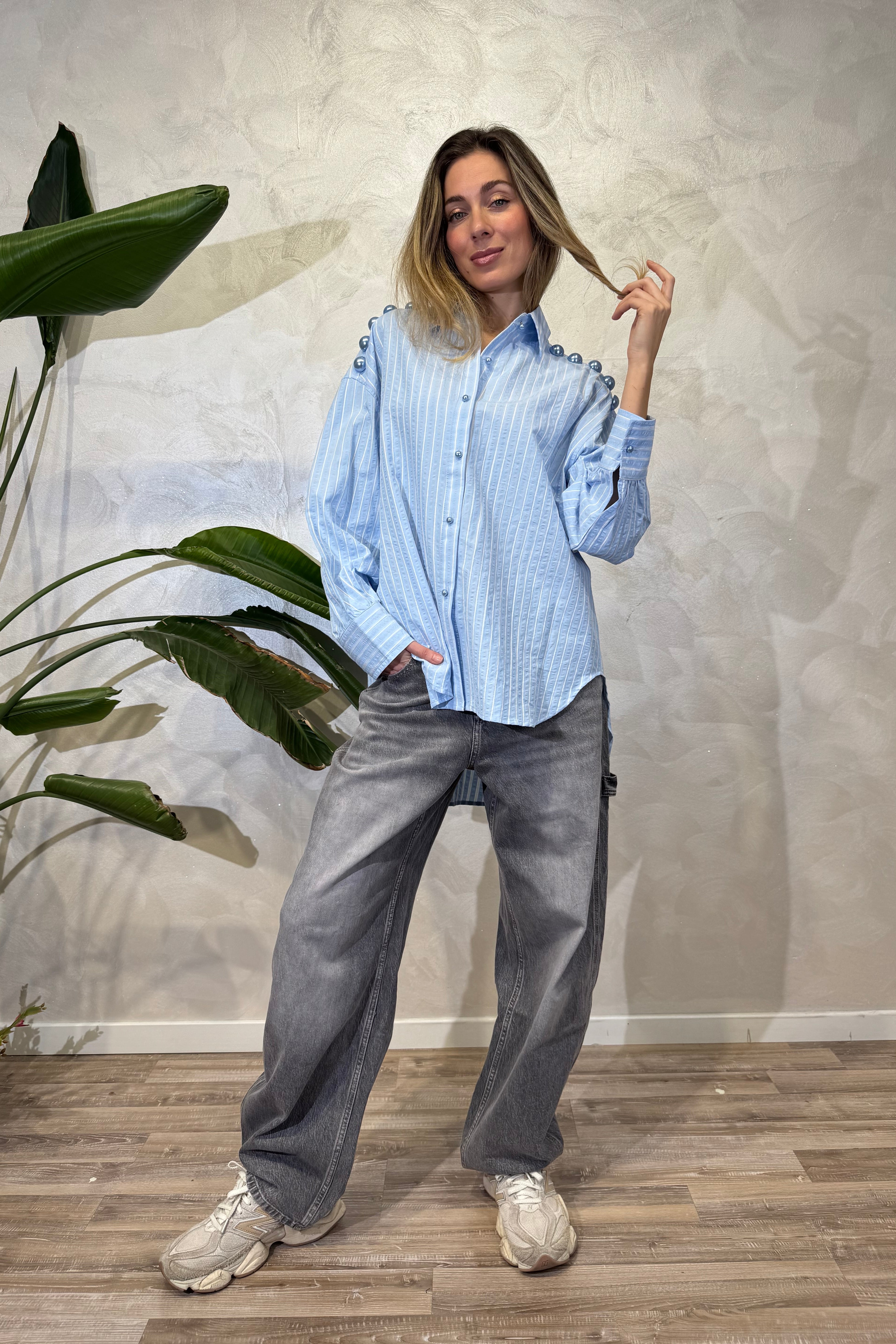 CAMICIA A RIGHE CON BOTTONI DECORATIVI COL. AZZURRO