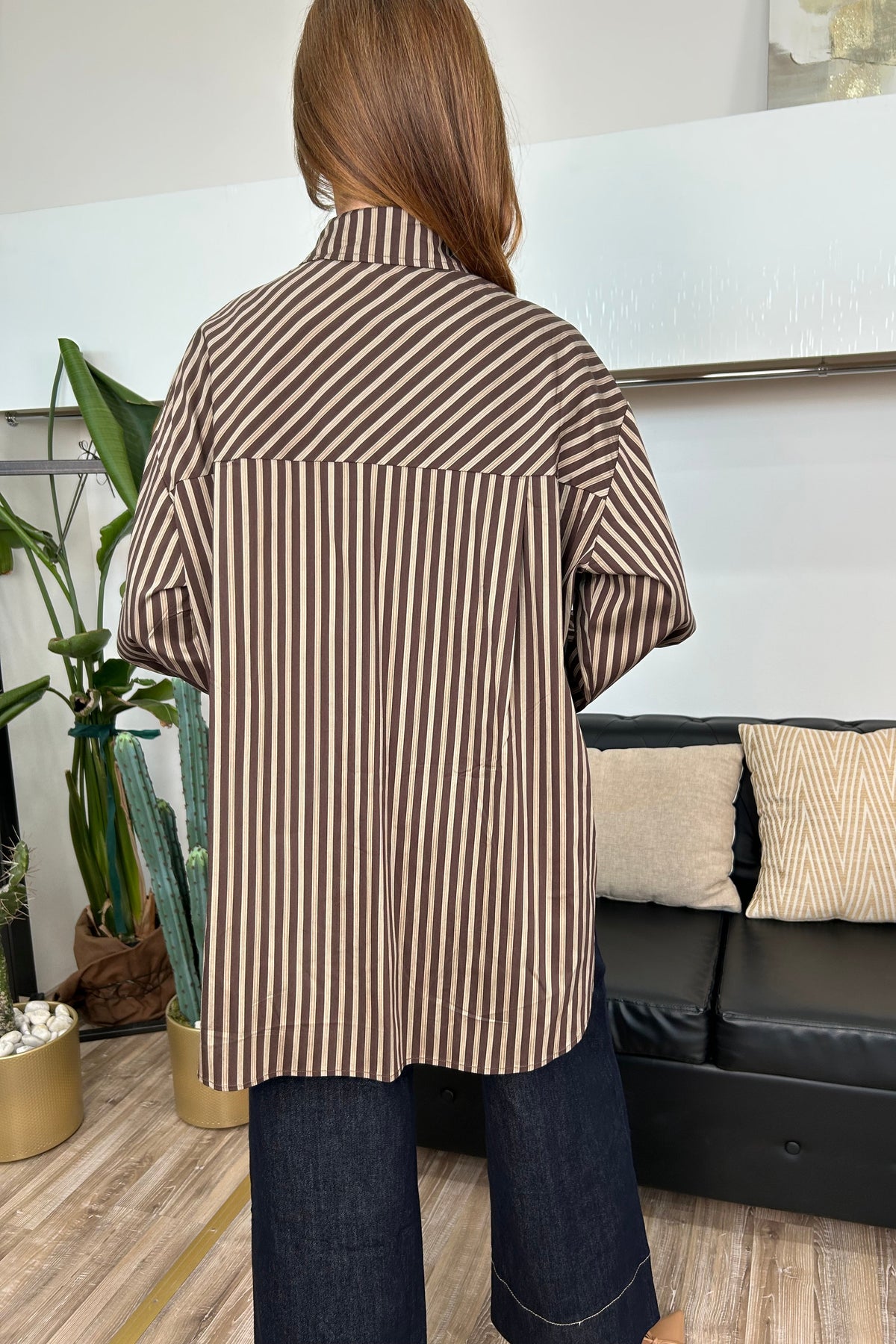CAMICIA OVER RIGATA CON DETTAGLI RICAMATI FLOREALI