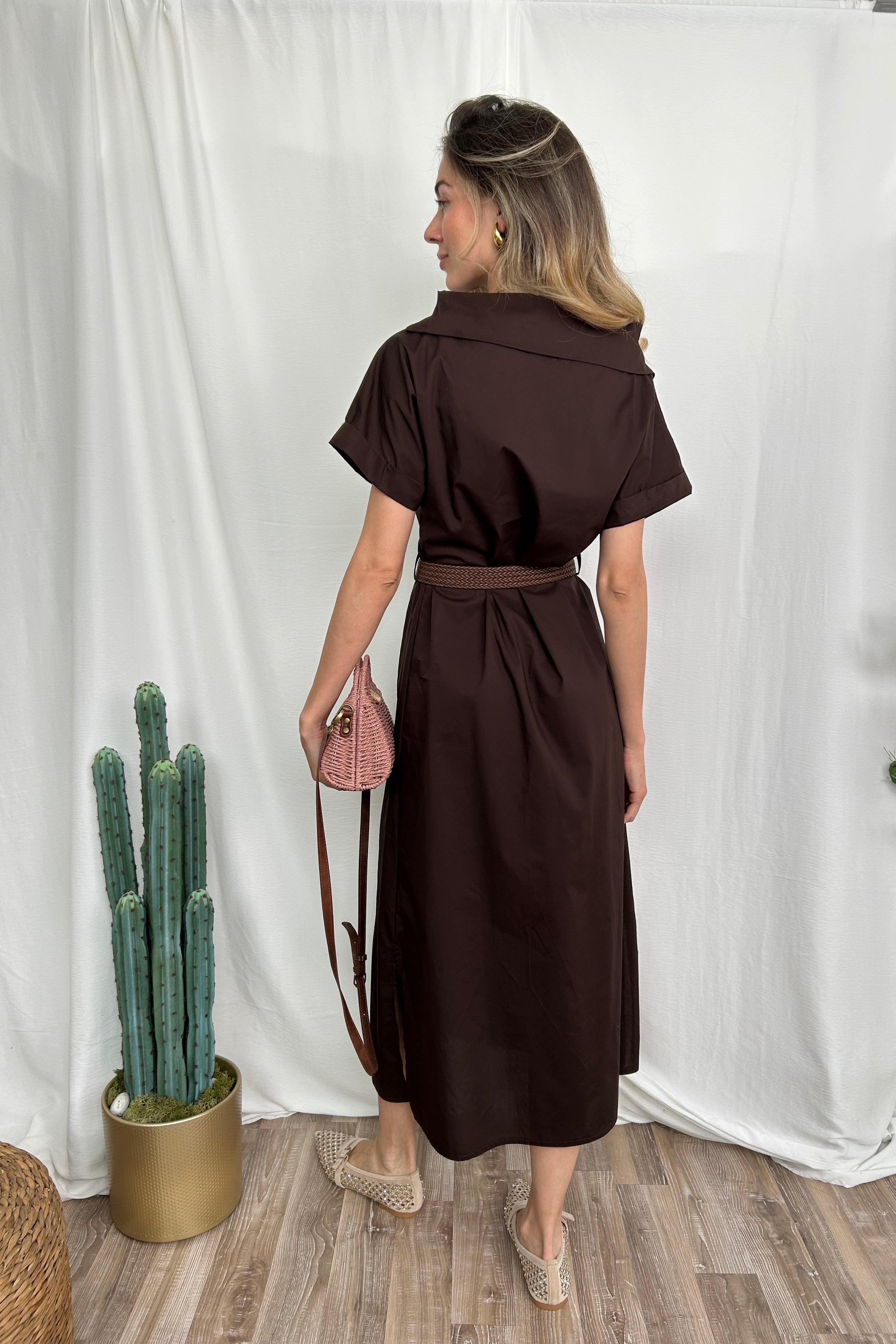 ABITO 100% COTONE CON COLLO A CRATERE E CINTURA INTRECCIATA COL. MORO