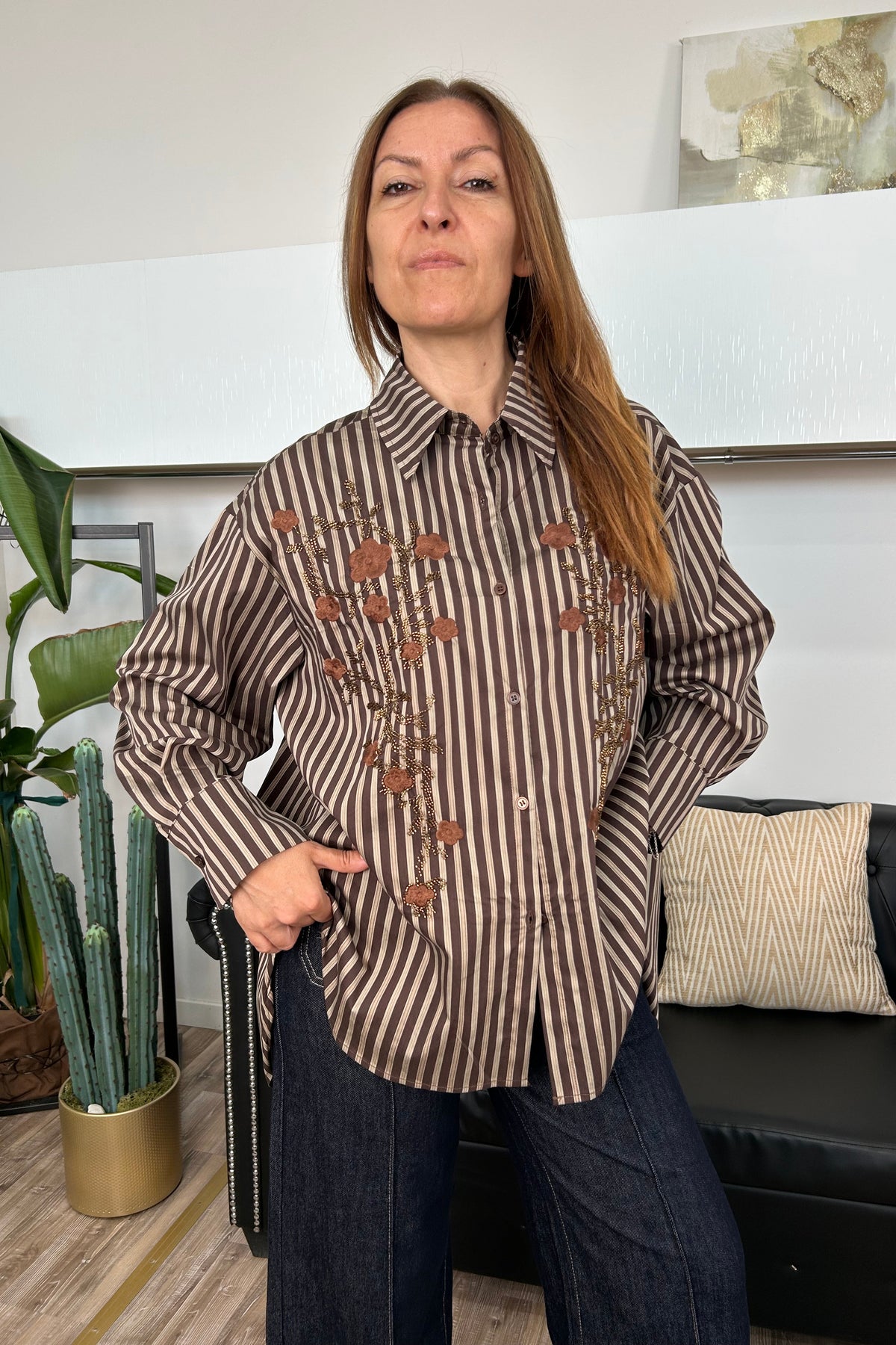 CAMICIA OVER RIGATA CON DETTAGLI RICAMATI FLOREALI