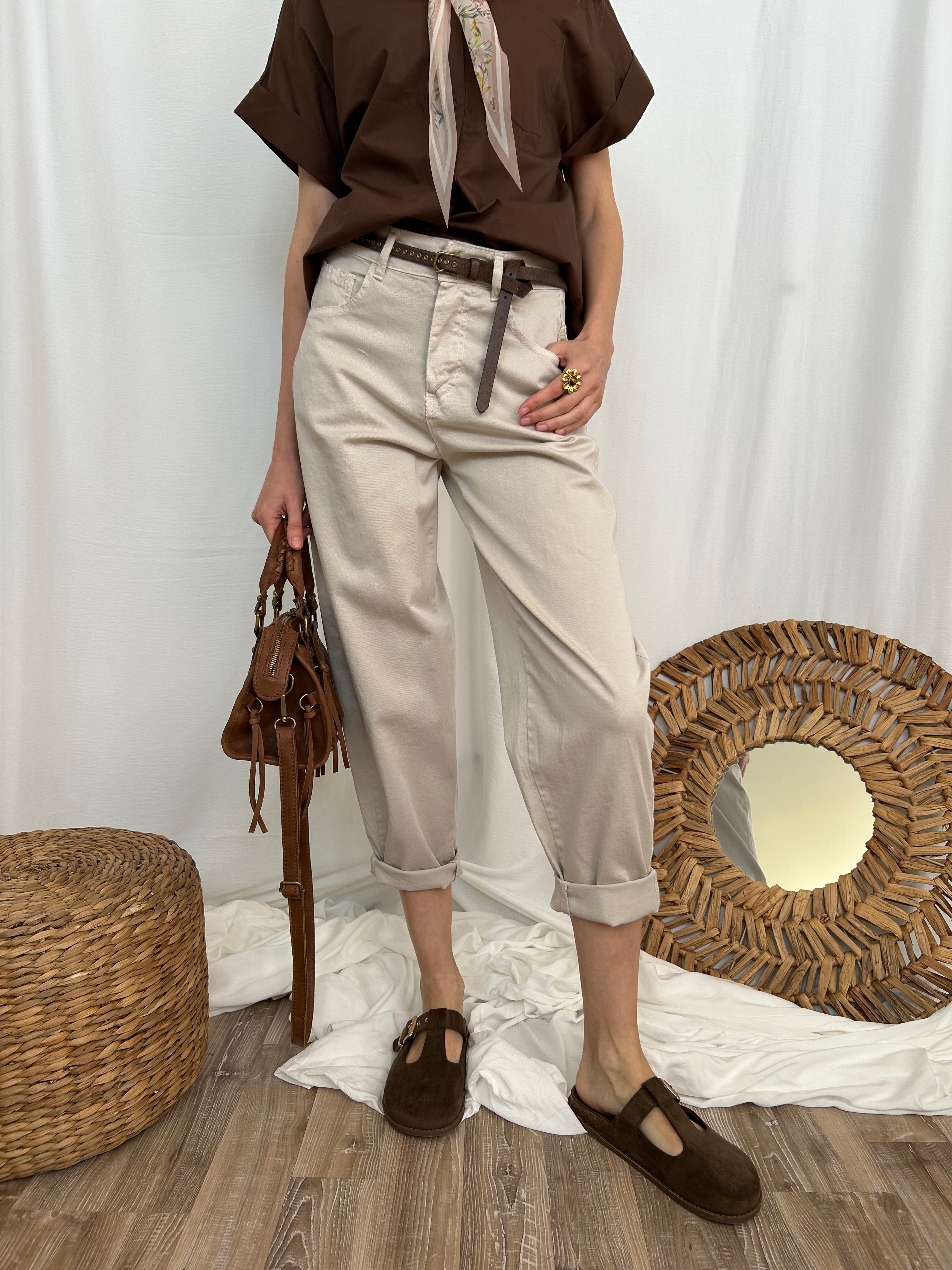 PANTALONE AD OVETTO CON CINTURA COL GESSO