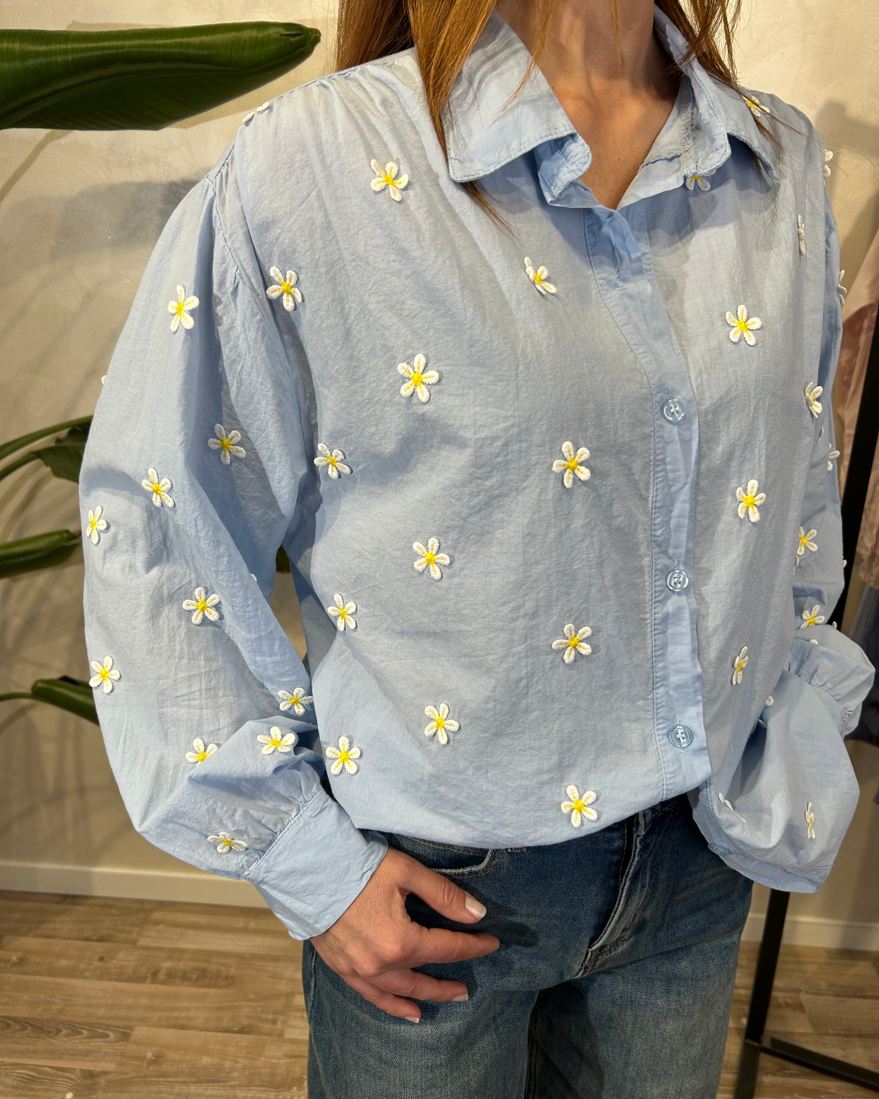 CAMICIA IN COTONE CON PICCOLI RICAMI FLOREALI COL. CELESTE
