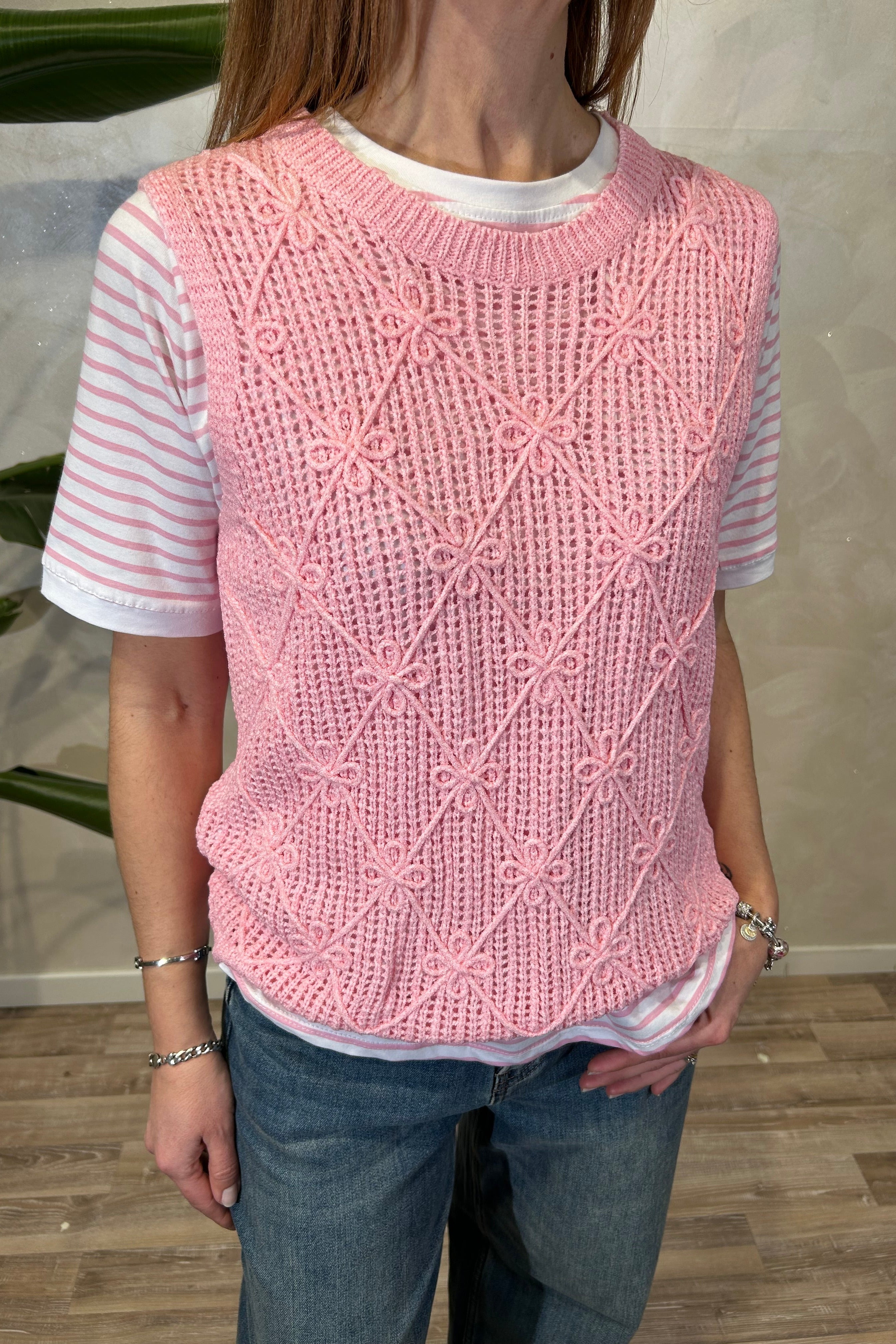 TOP SMANICATO IN MAGLIA SMACCHINATA CON MOTIVO A ROMBI COL.ROSA