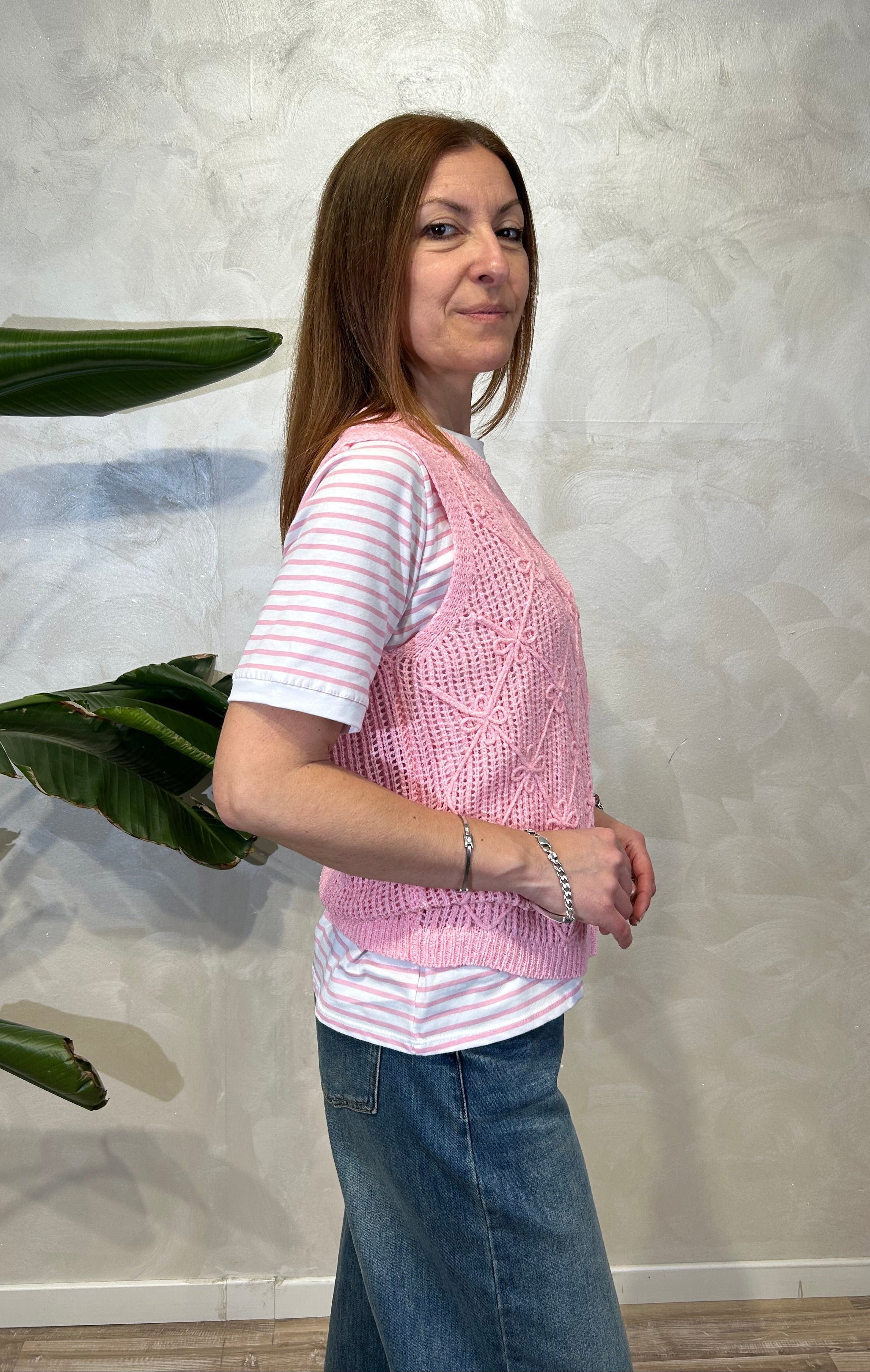TOP SMANICATO IN MAGLIA SMACCHINATA CON MOTIVO A ROMBI COL.ROSA