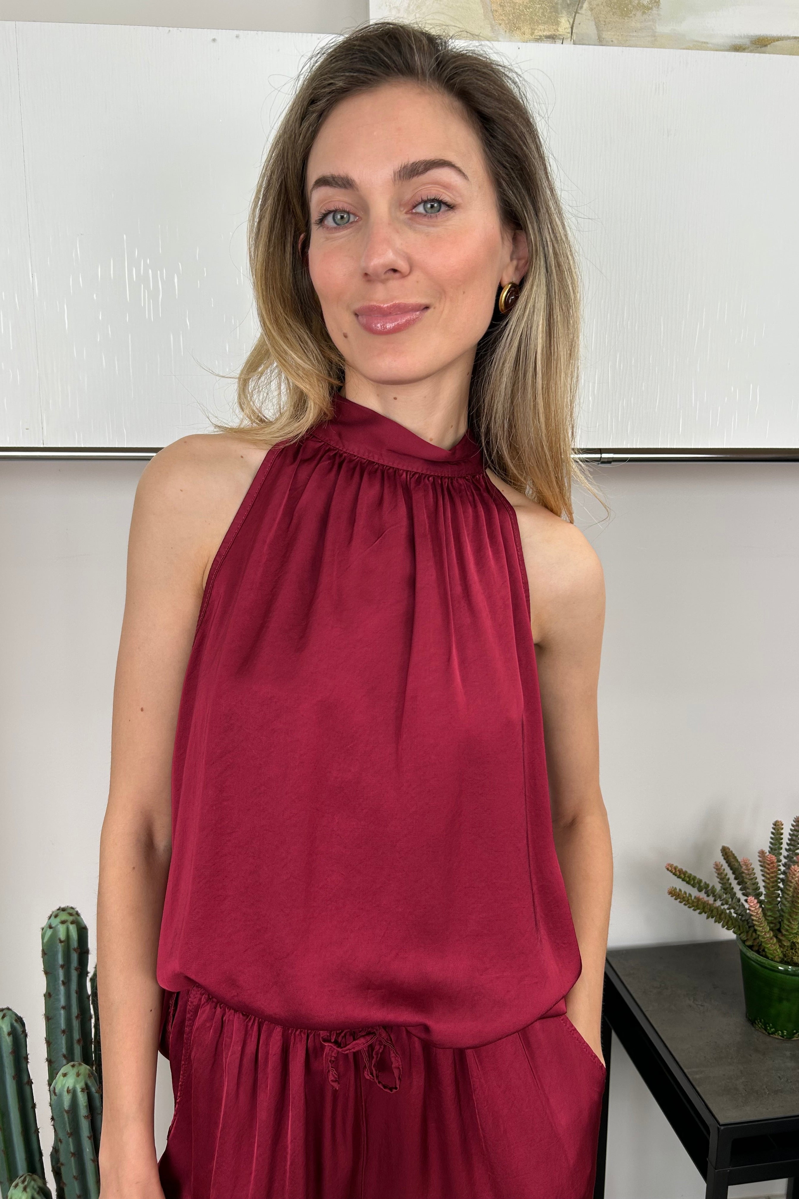 TOP HALTER IN RASO DI VISCOSA COL. ROSSO INDIA