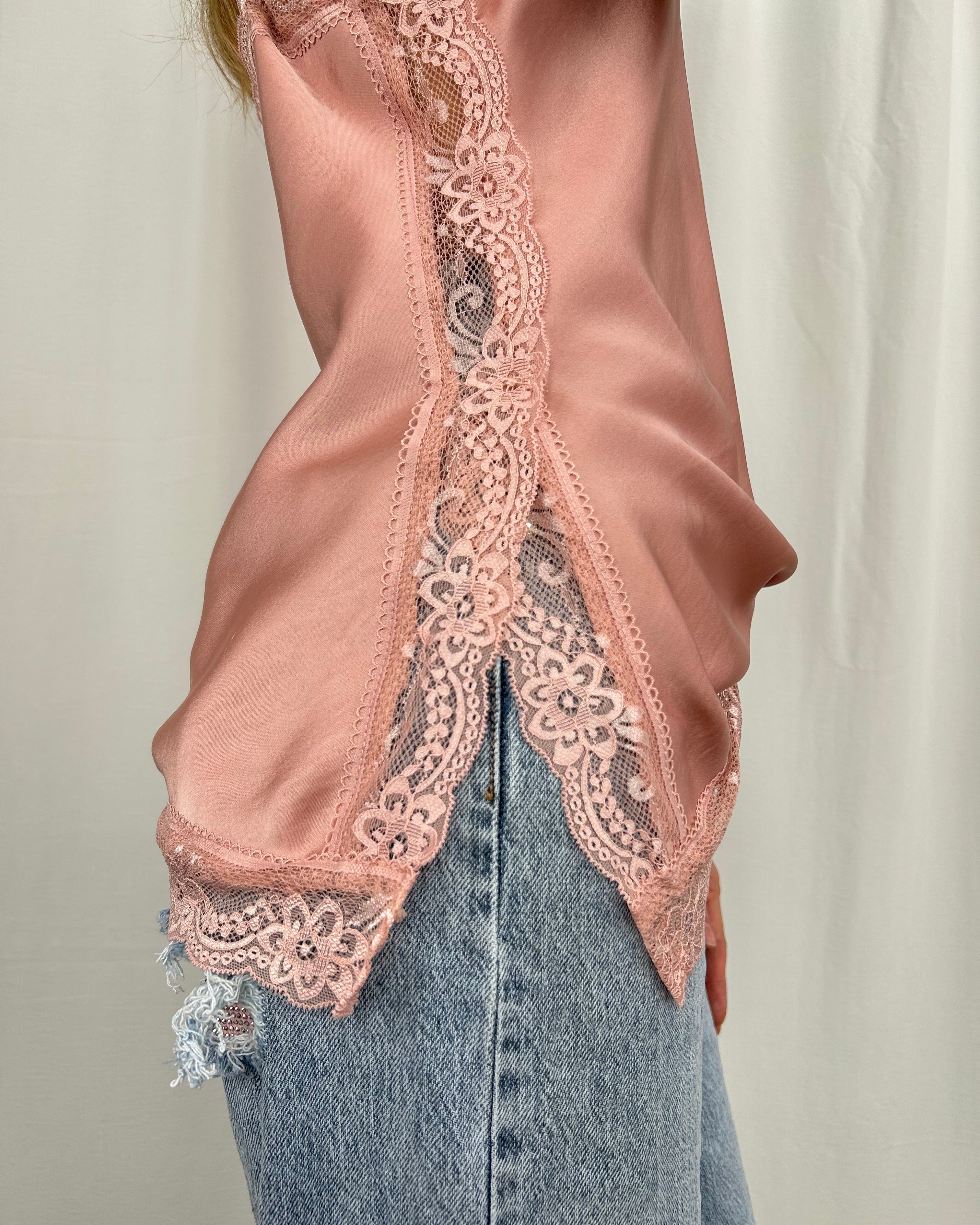TOP IN RASO CON RIFINITURE IN PIZZO TONO SU TONO COL.ROSA