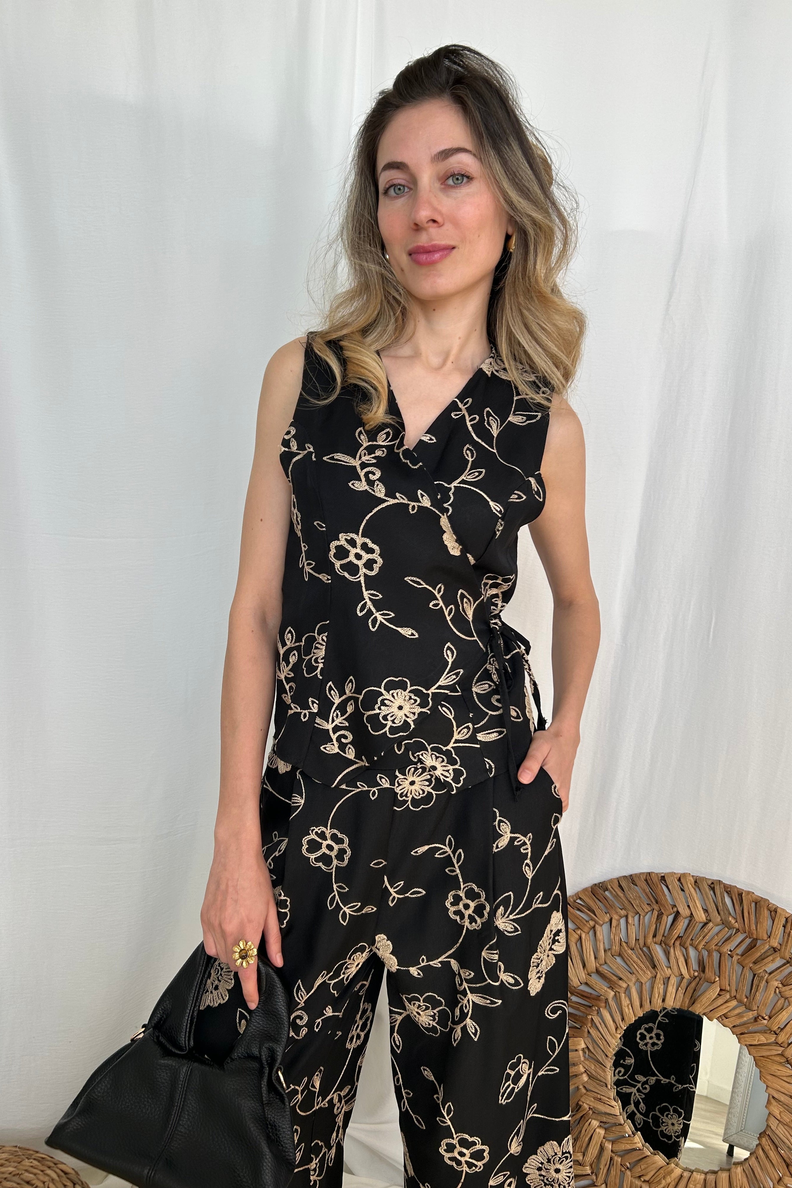 COMPLETO GILET INCROCIATO E PANTALONE VITA ALTA CON PINCES COL. NERO
